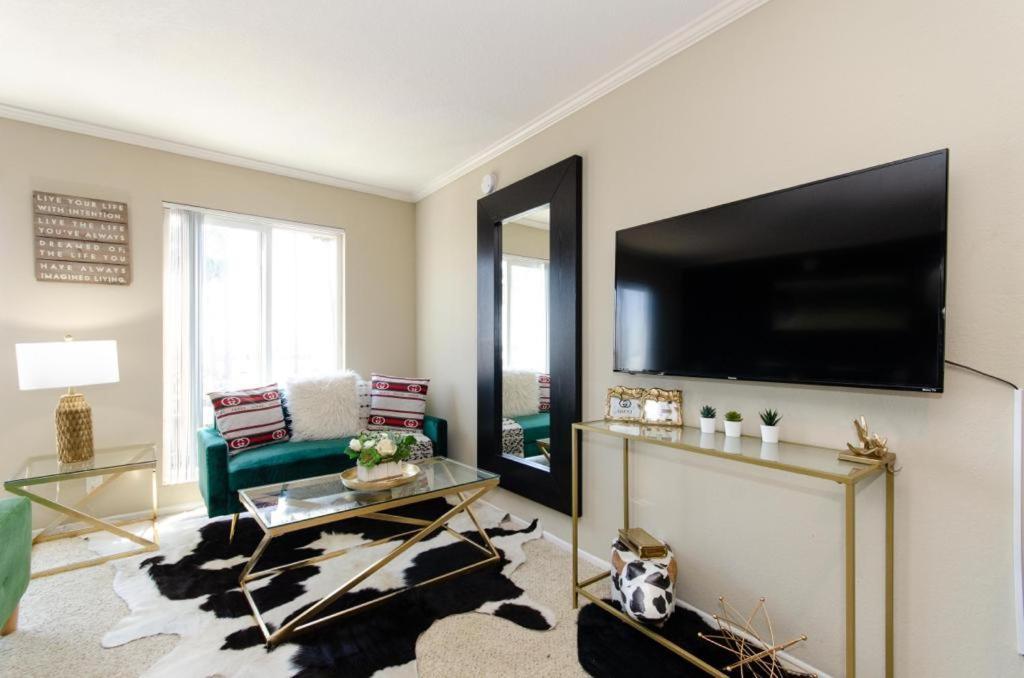Апартаменты Gucci Mickey And Maxico Lofts Free Parking And Wifi Лос-Анджелес Экстерьер фото